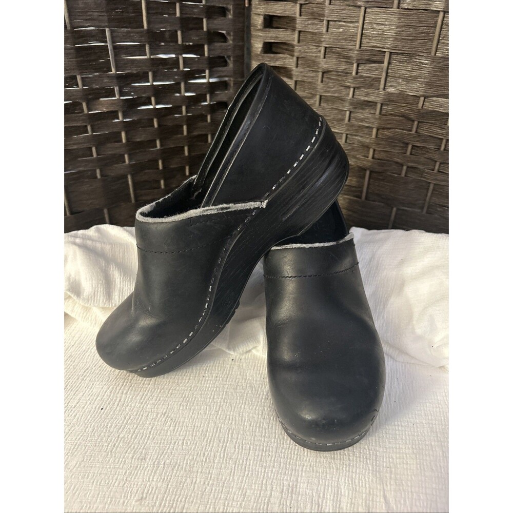 Dansko Women Size EU 39 /US 8-8.5 Black Professional Tooled Leather Clogs Shoes